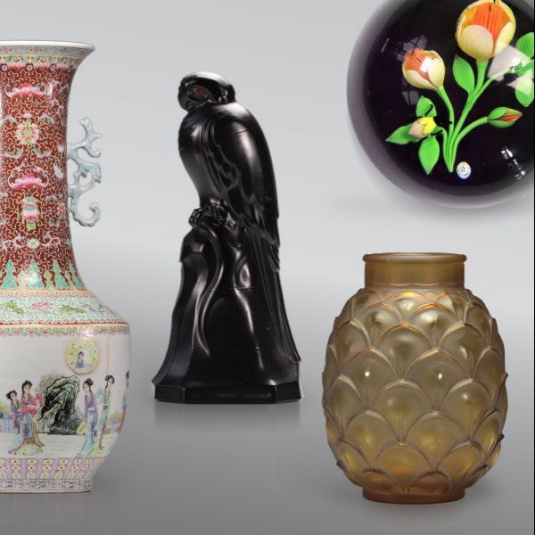 Sale of various objects from estates, collection of Art Deco glassware.