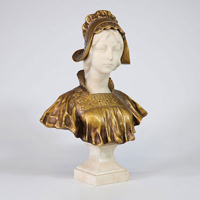 Imposing bust of a young woman in marble and bronze