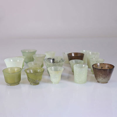 Collection de 19 bols/verres en jade