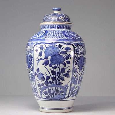Imposante potiche couverte porcelaine de chine blanc bleu