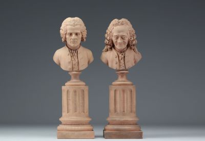 Voltaire et Rousseau Sculpture et buste sur colonnes cannelées en terre cuite dans le goût de J . Marin du XVIIIe siècle