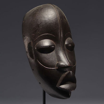 Finely carved Dan mask