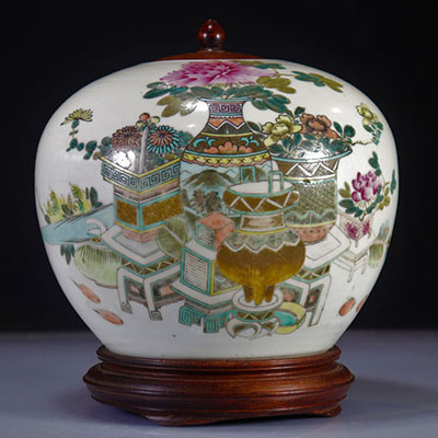 Potiche covered in Chinese porcelain
