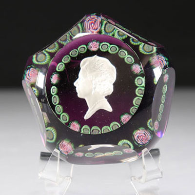 Paperweight. Baccarat. 25 years of Elizabeth II. 25 Clichy pink candies