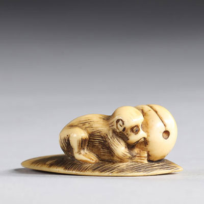 Netsuke carved - a monkey - a fruit. Japan Meiji 19th century
