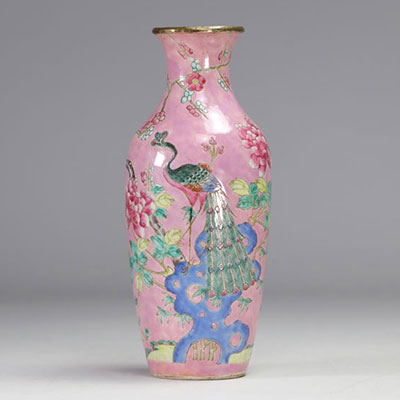 Vase en porcelaine de chine de la Famille rose à décor de phénix sur fond rose, XIXe siècle