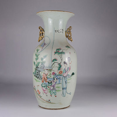 Chine vase en porcelaine à décor de personnages 19/20ème