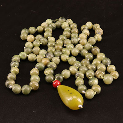 Chine - collier en jade vert époque Qing