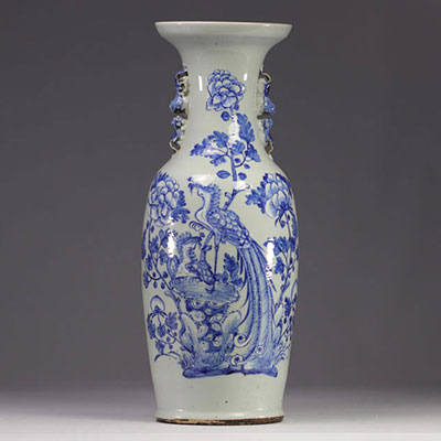 Vase en porcelaine de chine à décor de phénix sur un fond céladon du XIXe siècle