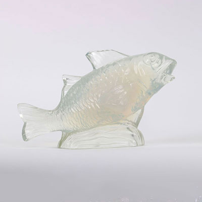 Marius SABINO (1878-1961), imposant poisson en verre opalescent, XXe.