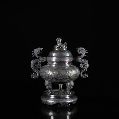 China perfume burner decorated with dragons 19th