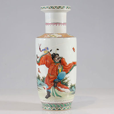 Vase en porcelaine de chine à décor d'un guerrier XIXème