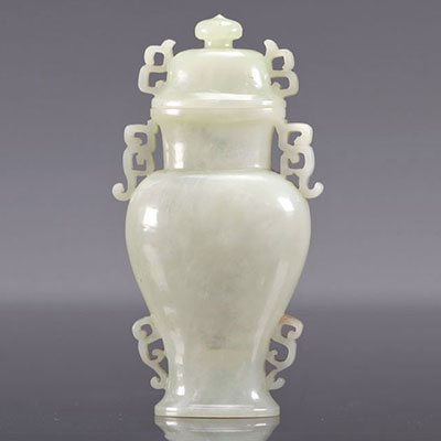 Light green jade covered vase from Qing period (清朝)