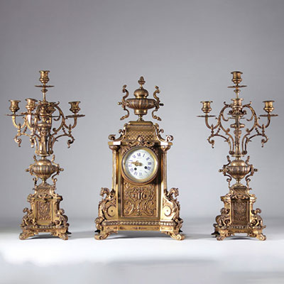 Imposing bronze clock and 2 candlesticks