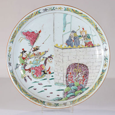 18th century porcelain dish decorated with a battle scene