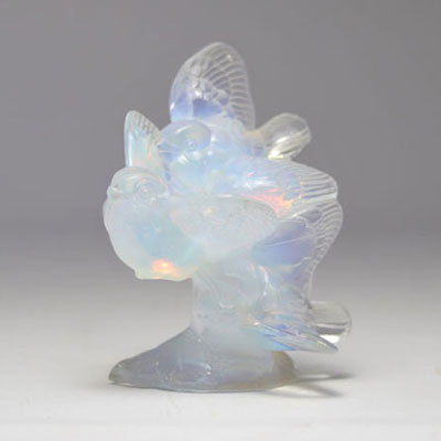 Sabino with several birds in opalescent glass