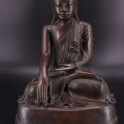 BIRMANIA - Madalay - large bronze buddha