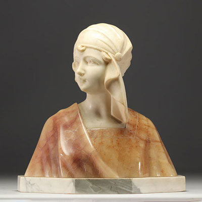 P. FATTORINI - Buste de jeune femme, sculpture en albâtre et marbre, vers 1900-1930.