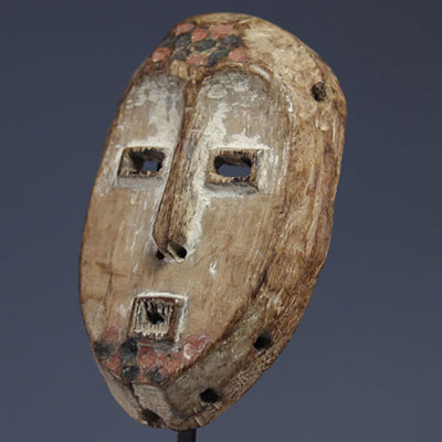 LEGA mask, ground floor, carved wood, traces of pigments