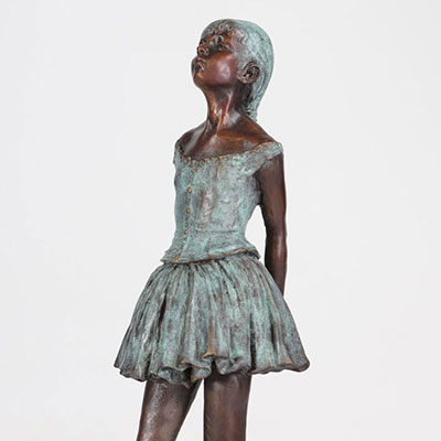 Edgar Degas (d’après). « La petite danseuse de quatorze ans ». Bronze à deux patines sur un socle marbre noir
