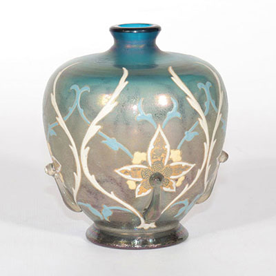 Iridescent vase with 1900 applications