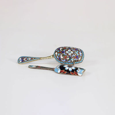 Lot of two enamelled silver tea scoops, Russia late 19th and mid-20th century.