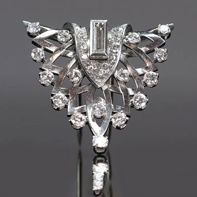 Broche Art Déco en platine et diamants 1.7 carats ( 15.25gr)