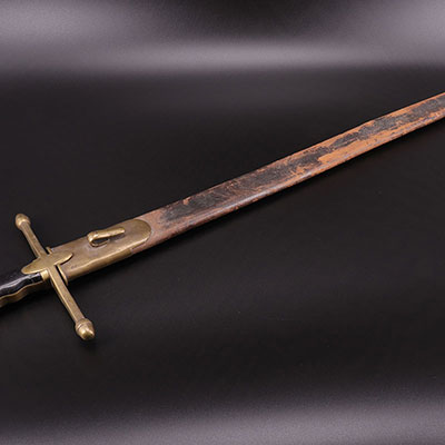 France - sword - curiosity - toothed blade