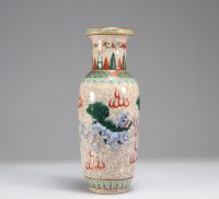 Vase en porcelaine de Nankin à décor de chiens de Fô