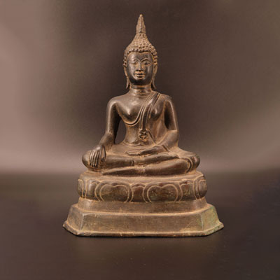 Bouddha en bronze à patine sombre