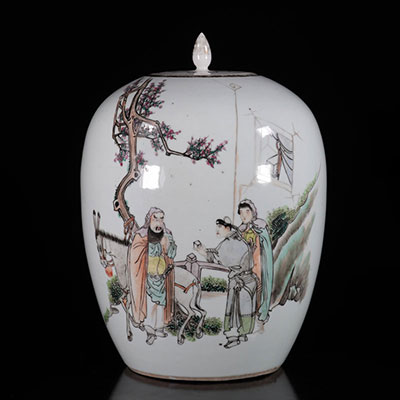 China Chinese porcelain covered vase with character decoration 19 / 20th C.