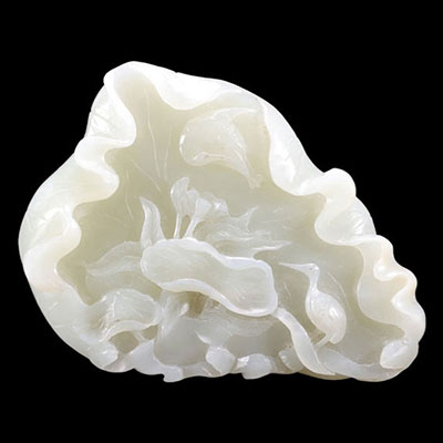 White jade carving of a bird at a pond from Qing period (清朝)