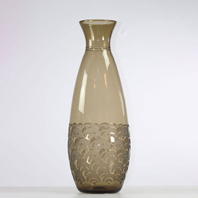 Important vase art-deco Daum à Nancy en verre fumé ,motif géométrique ,France vers 1930.