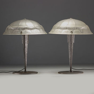 Muller Frères Lunéville - Paire de lampes de bureau Art Déco, coupoles en verre stylisé. Signées.