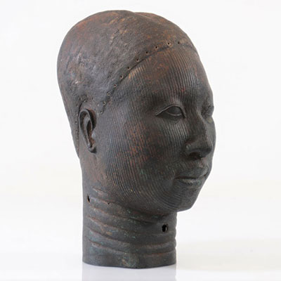 Ancient bronze head from Ifè. Nigeria