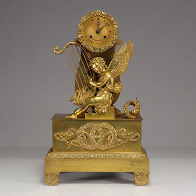 Pendule empire en bronze doré angelot musicien