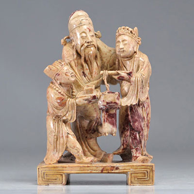 Sculpture de trois personnages en pierre dure provenant de Chine