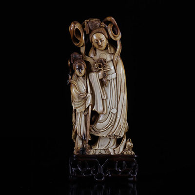 Chine ivoire sculpté de deux jeunes femmes époque Qing