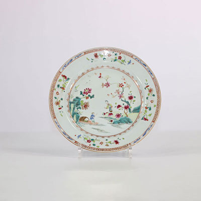 Assiette en porcelaine de la famille rose ,Chine XVIII ème époque Qianlong .