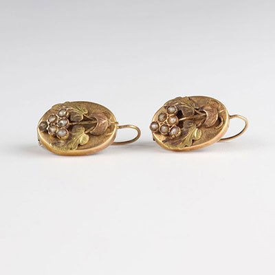 Pair of gold earrings (18k) embellished with gray Napoleon III pearls