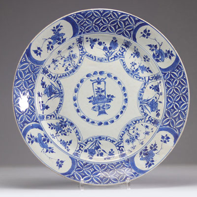 Grande assiette en porcelaine de chine XVIIIème