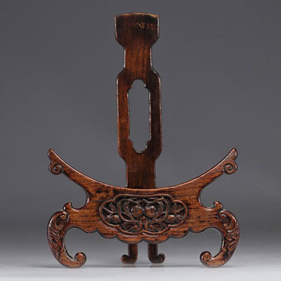 Plate holder in ironwood recognized as Chinese work from 19th century