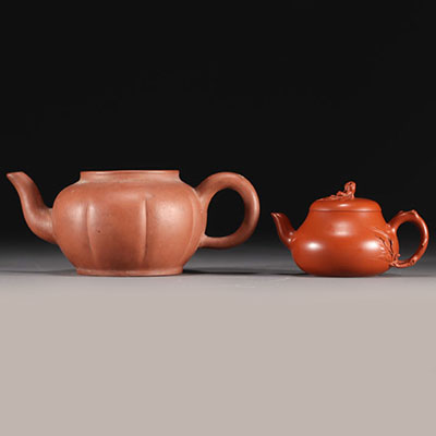 China - Set of two Yixing Chinese teapots.