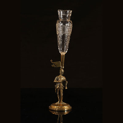 Vase chevalier en bronze dessus en verre