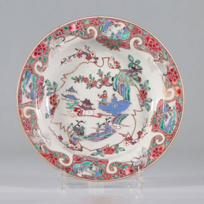 Chine assiette famille rose XVIIIème décor de personnages et paysage
