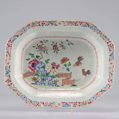 Plat en porcelaine de la famille rose à décor de coqs XVIIIème