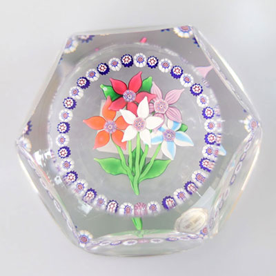 Saint-Louis paperweight 1977 - 5 flowers on a light background, 450 copies