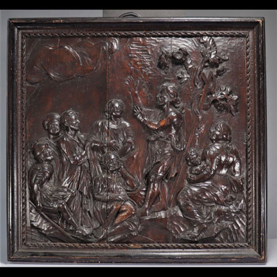 Imposing panel carved in walnut 