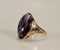 Gold ring (14k) set with purple stone (9.1gr)