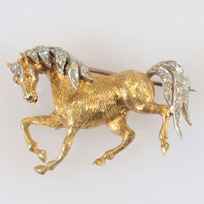 Horse brooch in young gold and white gold inlaid with diamonds (7.5gr)